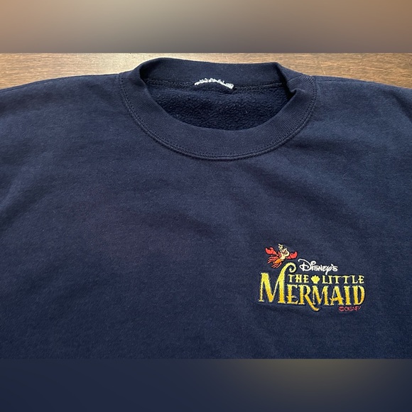 Vintage Men’s Disney’s Little Mermaid Sebastian Logo Blue Fleece Sweatshirt- XL - Picture 2 of 8